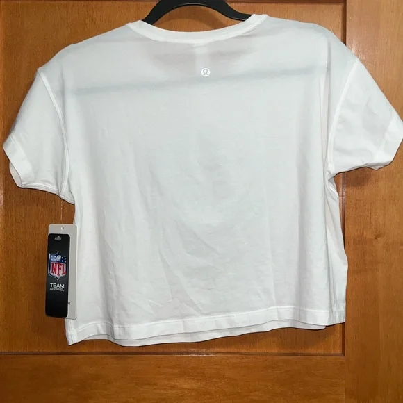Women's lululemon NFL Miami Dolphins Cates T-Shirt Cropped Size 4 White New Tag - Picture 5 of 6